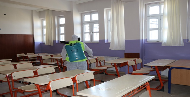 Sınav öncesi okullar dezenfekte edildi