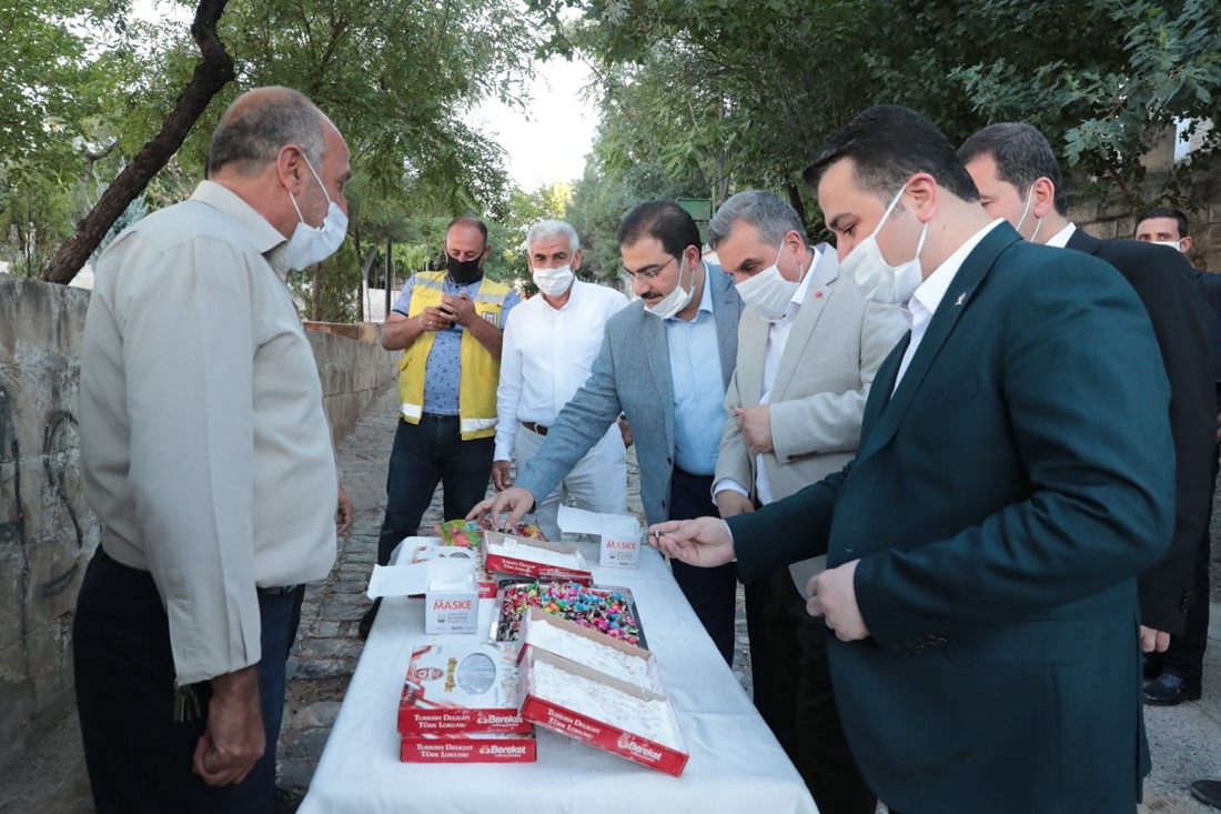 BAŞKAN BEYAZGÜL ,VATANDAŞLARIN BAYRAMINI KUTLADI