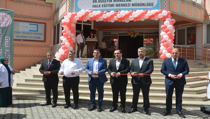 Birecik Halk Eğitimi Merkezi Hayat Boyu Öğrenme Haftası Sergisi Açıldı