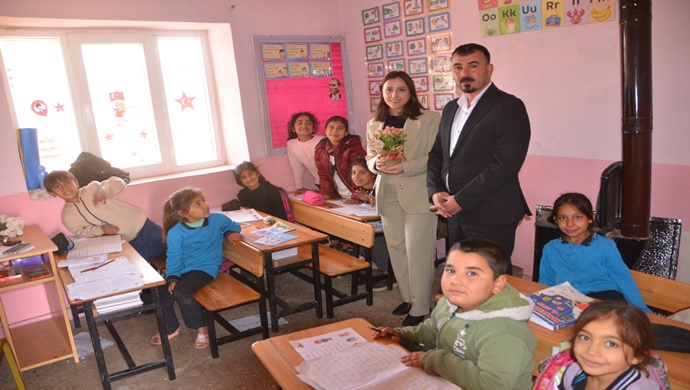 Tahir Elmaoğlu’ndan 24 Kasım Öğretmenler Günü’nde Anlamlı Ziyaret